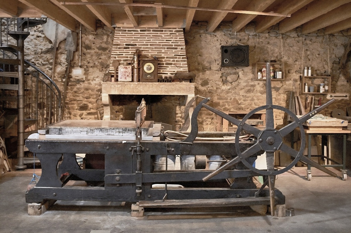 Large French lithographic press dating from around 1860, a Bête à Cornes, at Atelier le Grand Village